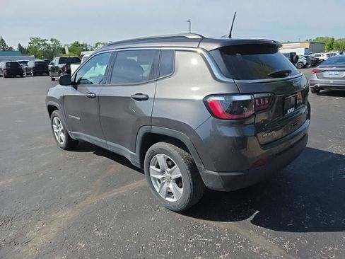 Used 2022 Jeep Compass Latitude w/ Convenience Group AWD/4WD image 2