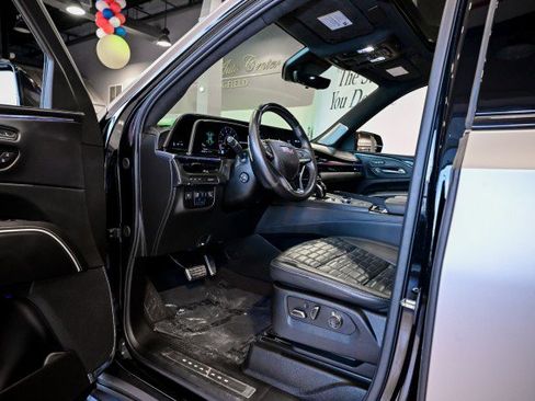 Used 2023 Cadillac Escalade V w/ LPO, ONYX Package image 17