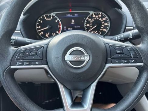 Used 2025 Nissan Altima 2.5 SV FWD image 8