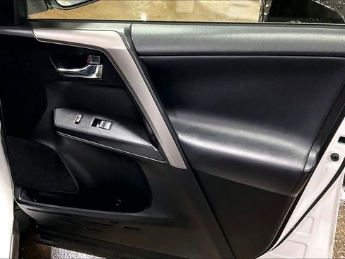 Used 2016 Toyota RAV4 XLE image 21