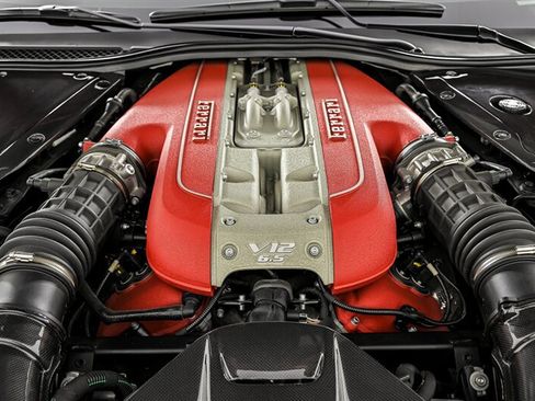 Used 2020 Ferrari 812 Superfast RWD image 20