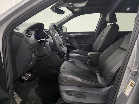 Used 2022 Volkswagen Tiguan SE R-Line image 9