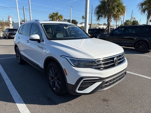 Used 2022 Volkswagen Tiguan SE image 1