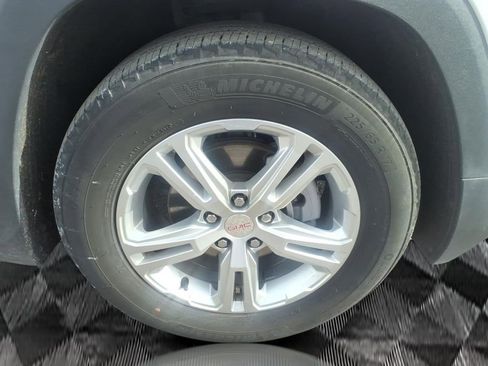 Used 2024 GMC Terrain SLE image 9