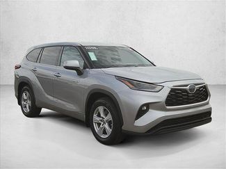 Used 2021 Toyota Highlander LE AWD/4WD video 3
