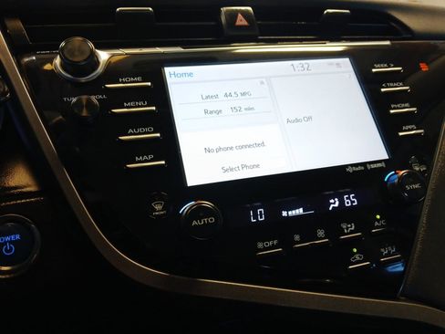 Used 2020 Toyota Camry XLE image 21