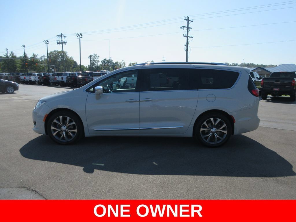 Used 2019 Chrysler Pacifica Limited w/ Tire & Wheel Group FWD image 10