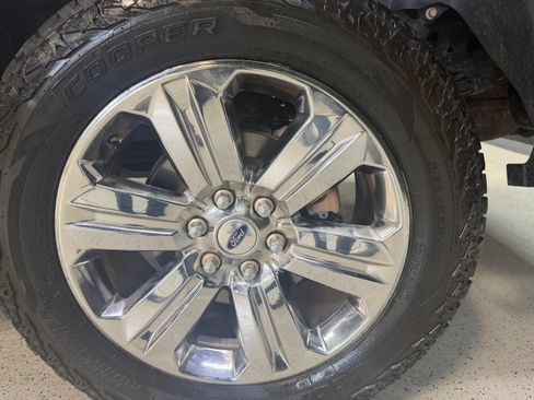 Used 2019 Ford F150 Lariat w/ Equipment Group 502A Luxury AWD/4WD image 21