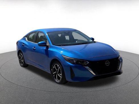 Used 2025 Nissan Sentra SV image 3