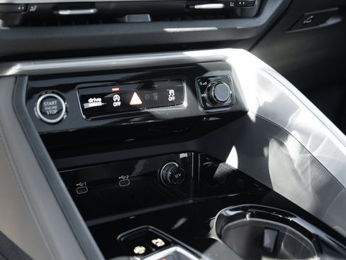 Certified 2025 Audi Q5 Premium Plus w/ Premium Plus AWD/4WD image 14