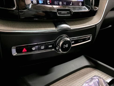 Used 2022 Volvo XC60 B5 Inscription w/ Advanced Package image 33