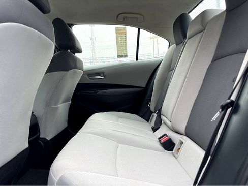 Used 2021 Toyota Corolla LE image 19