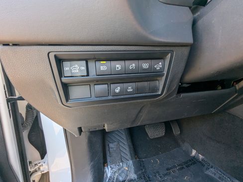Used 2022 Toyota Tundra Platinum image 18