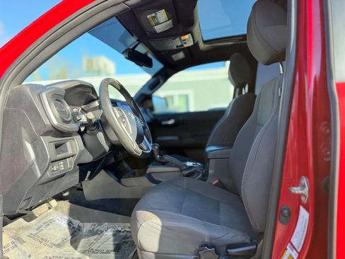 Used 2016 Toyota Tacoma TRD Sport w/ Premium & Technology Package image 10