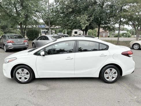Used 2017 Kia Forte LX FWD image 4
