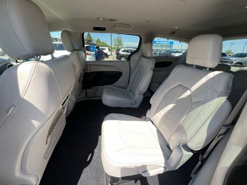 Used 2021 Chrysler Pacifica Touring-L w/ Premium & Safety Sphere Group AWD/4WD image 18