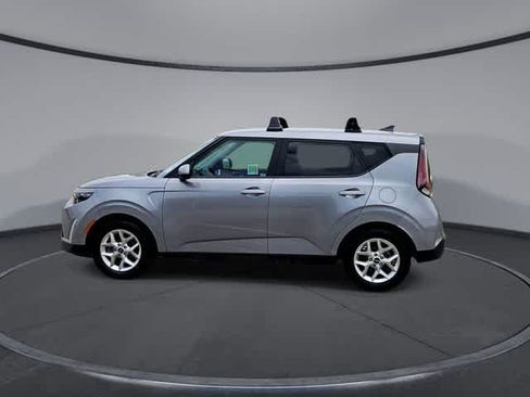 Used 2023 Kia Soul LX w/ Option Group 015 FWD image 5