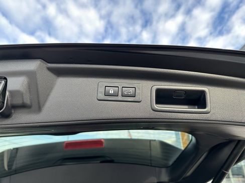 Used 2021 Subaru Forester Premium image 11