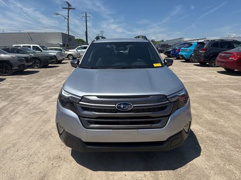 Used 2025 Subaru Forester Premium AWD/4WD image 10