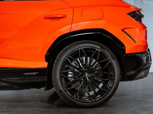 Used 2025 Lamborghini Urus SE AWD/4WD image 8
