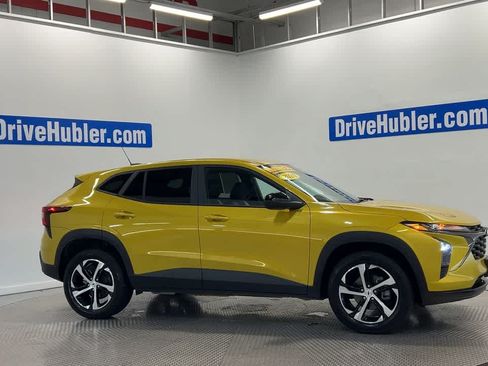 Used 2024 Chevrolet Trax RS w/ Driver Confidence Package FWD image 3