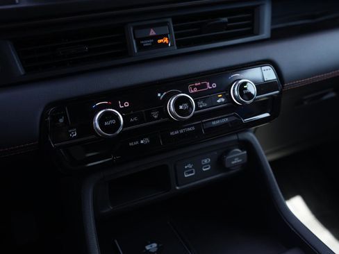 Certified 2025 Honda Pilot TrailSport image 27