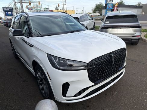 New 2026 Lincoln Aviator AWD w/ Jet Appearance Package image 4