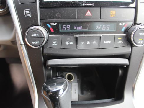 Used 2017 Toyota Camry XLE w/ Moonroof Package FWD image 12