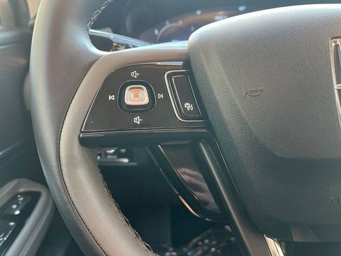 Certified 2025 Lincoln Corsair AWD image 28