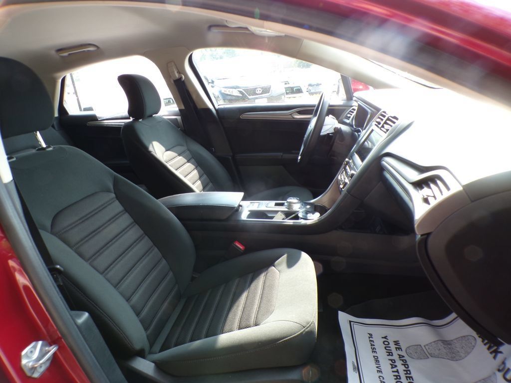 Used 2019 Ford Fusion SE FWD image 15