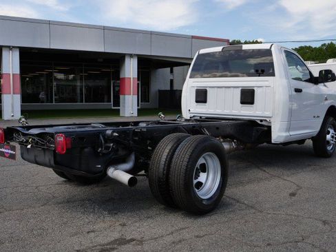Used 2022 RAM 3500 Tradesman RWD image 11