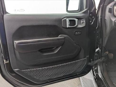 Used 2018 Jeep Wrangler Unlimited Sport S AWD/4WD image 13