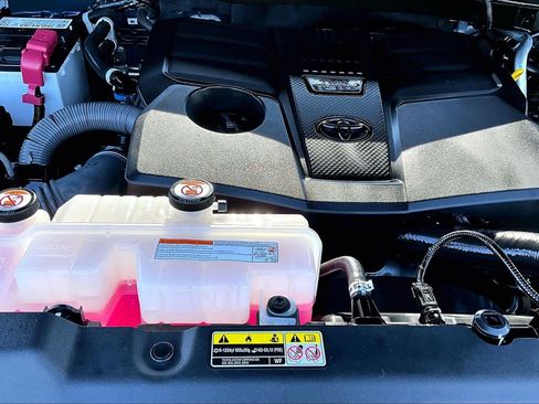 Used 2023 Toyota Tundra SR5 w/ SR5 Convenience Package AWD/4WD image 32