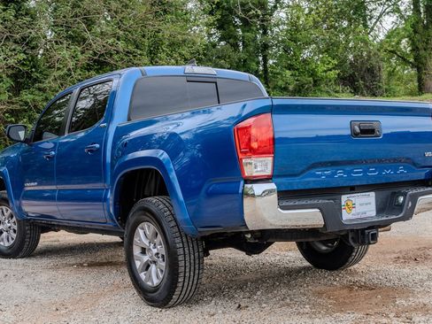 Used 2018 Toyota Tacoma SR5 image 3