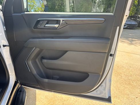 Used 2025 Chevrolet Tahoe LT AWD/4WD image 14