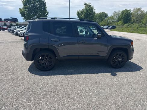 Used 2023 Jeep Renegade Altitude w/ Convenience Group I AWD/4WD image 12