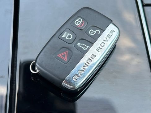 Used 2018 Land Rover Range Rover Velar R-Dynamic SE AWD/4WD image 44