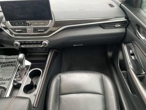 Used 2023 Nissan Altima 2.5 SR w/ SR Premium Package FWD image 9