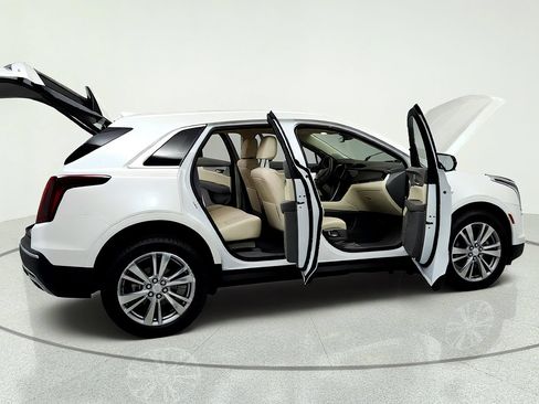 Certified 2024 Cadillac XT5 Premium Luxury w/ LPO, Floor Liner Package AWD/4WD image 13