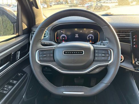 Used 2023 Jeep Wagoneer L Series II image 11