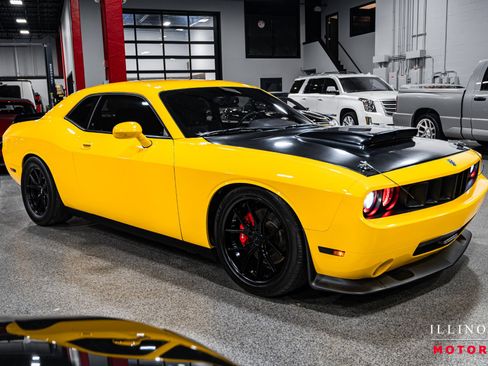 Used 2010 Dodge Challenger SRT8 w/ Special Edition Group image 7