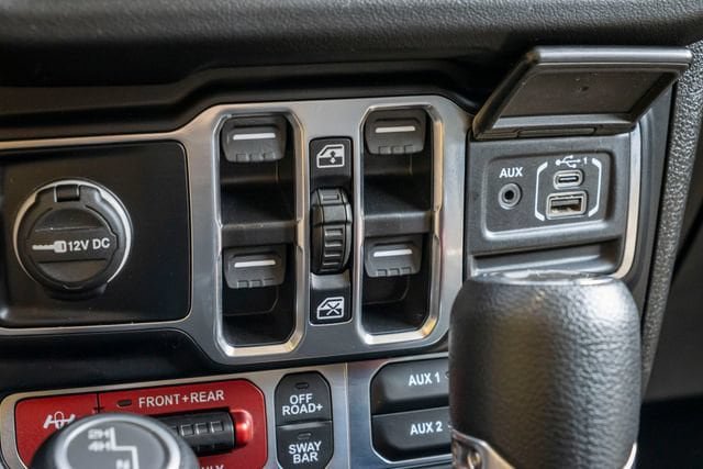 Used 2024 Jeep Wrangler Unlimited Rubicon AWD/4WD image 27