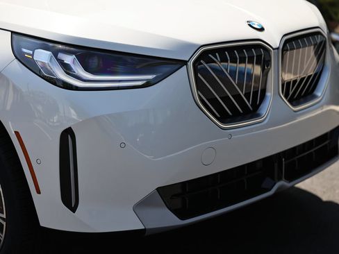 New 2026 BMW X3 xDrive30i w/ Premium Package AWD/4WD image 2