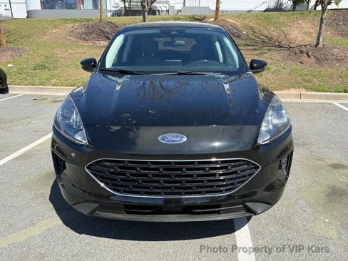 Used 2022 Ford Escape SE w/ SE Sport Appearance Package image 2