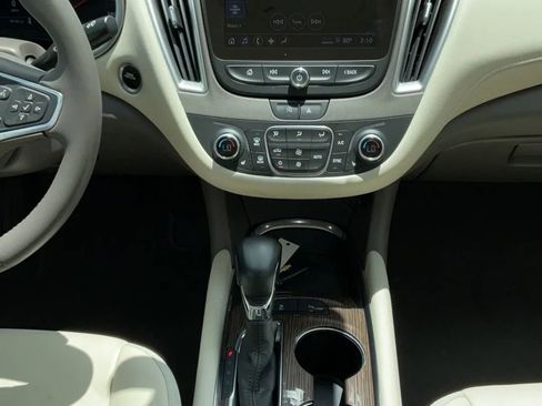 Used 2022 Chevrolet Malibu LT w/ Leather Package image 9