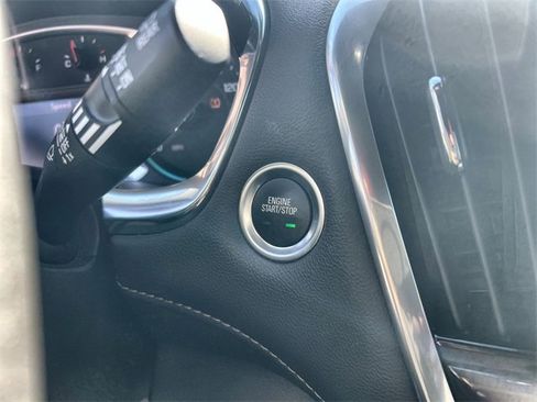 Used 2022 Chevrolet Traverse LT image 16