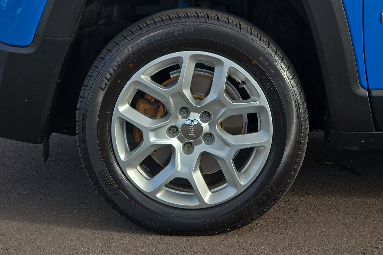 Used 2015 Jeep Renegade Latitude AWD/4WD image 25