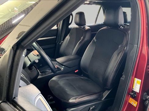 Used 2018 Ford Explorer XLT w/ XLT Appearance Package AWD/4WD image 21