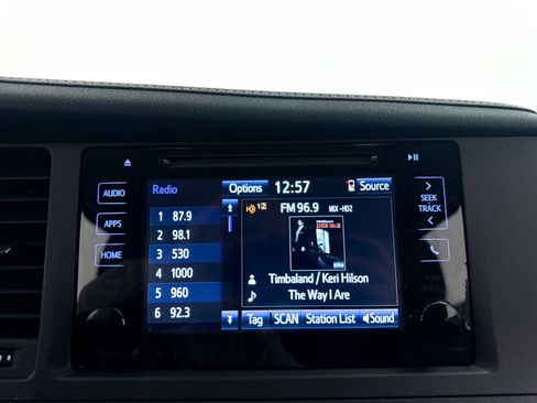 Used 2015 Toyota Sienna XLE FWD image 16
