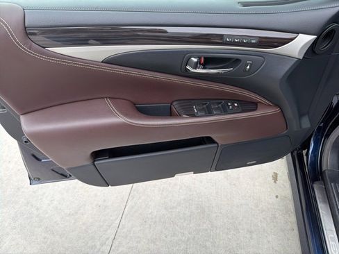 Used 2017 Lexus LS 460 AWD image 10